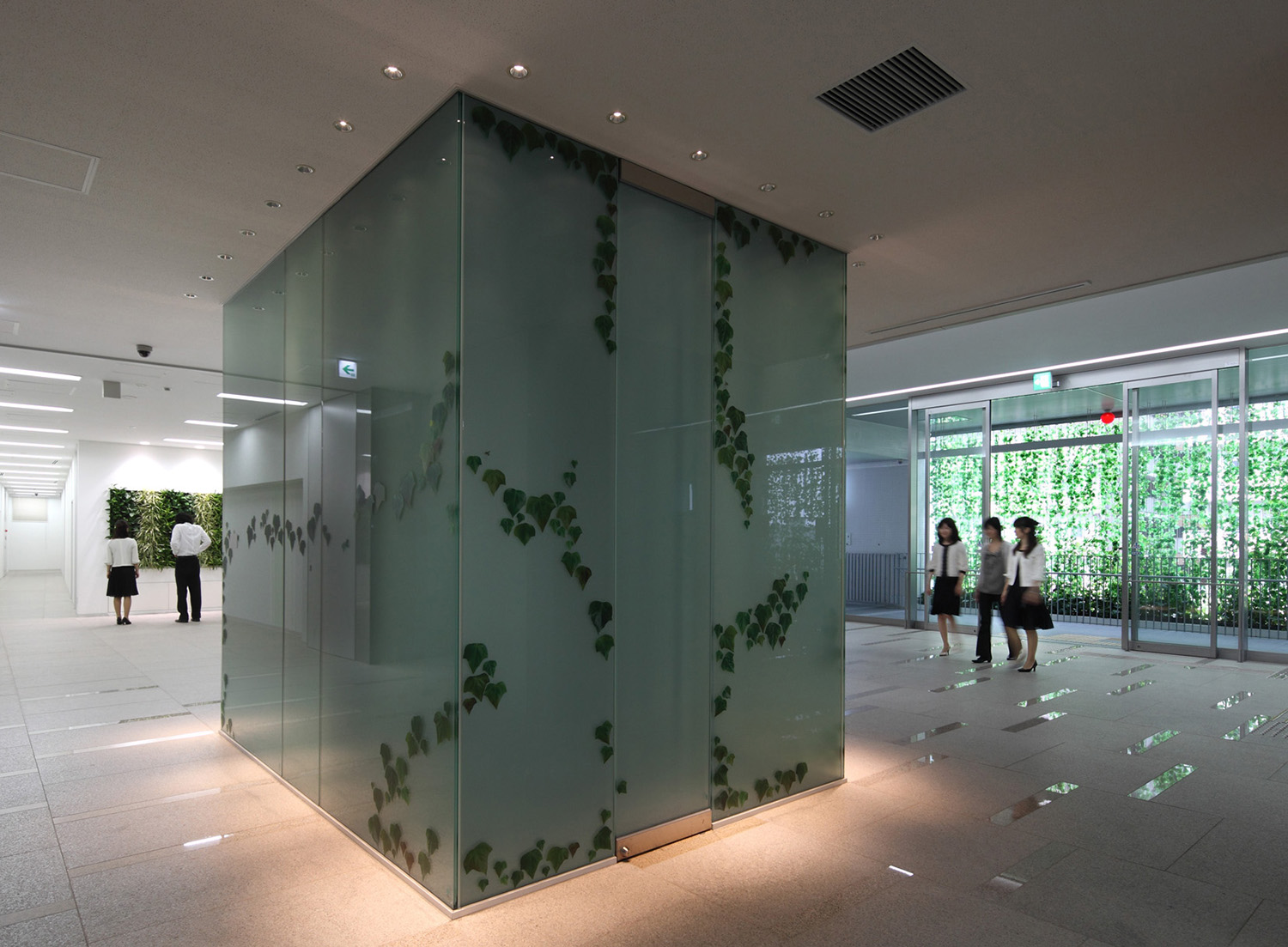 JR尼崎西日本ビル -permanent installation 2009