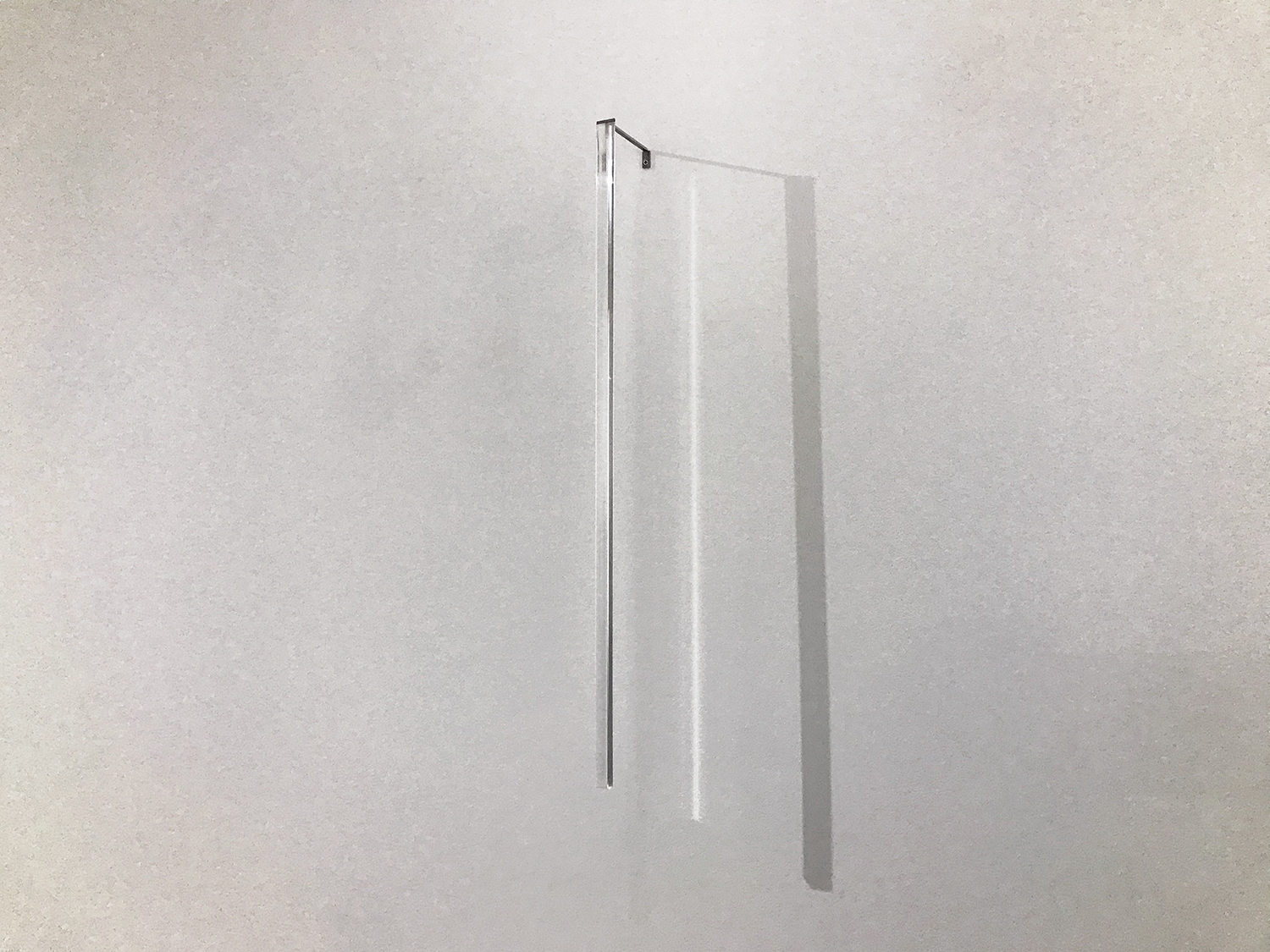 池田啓子｜KEIKO IKEDA<br>Untitled, clear acrylic (triangular prism), 14 x 7 x 450 mm, 60 mm (metal), 2022<br>¥60,000 - 180,000