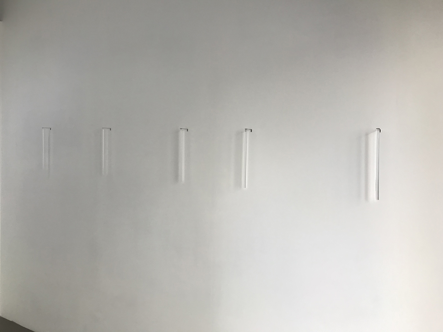 Installation view / 池田啓子｜KEIKO IKEDA<br>Untitled, clear acrylic (triangular prism), 14 x 7 x 300 mm, 60 mm (metal), 2022 each<br>¥50,000 - 150,000 each