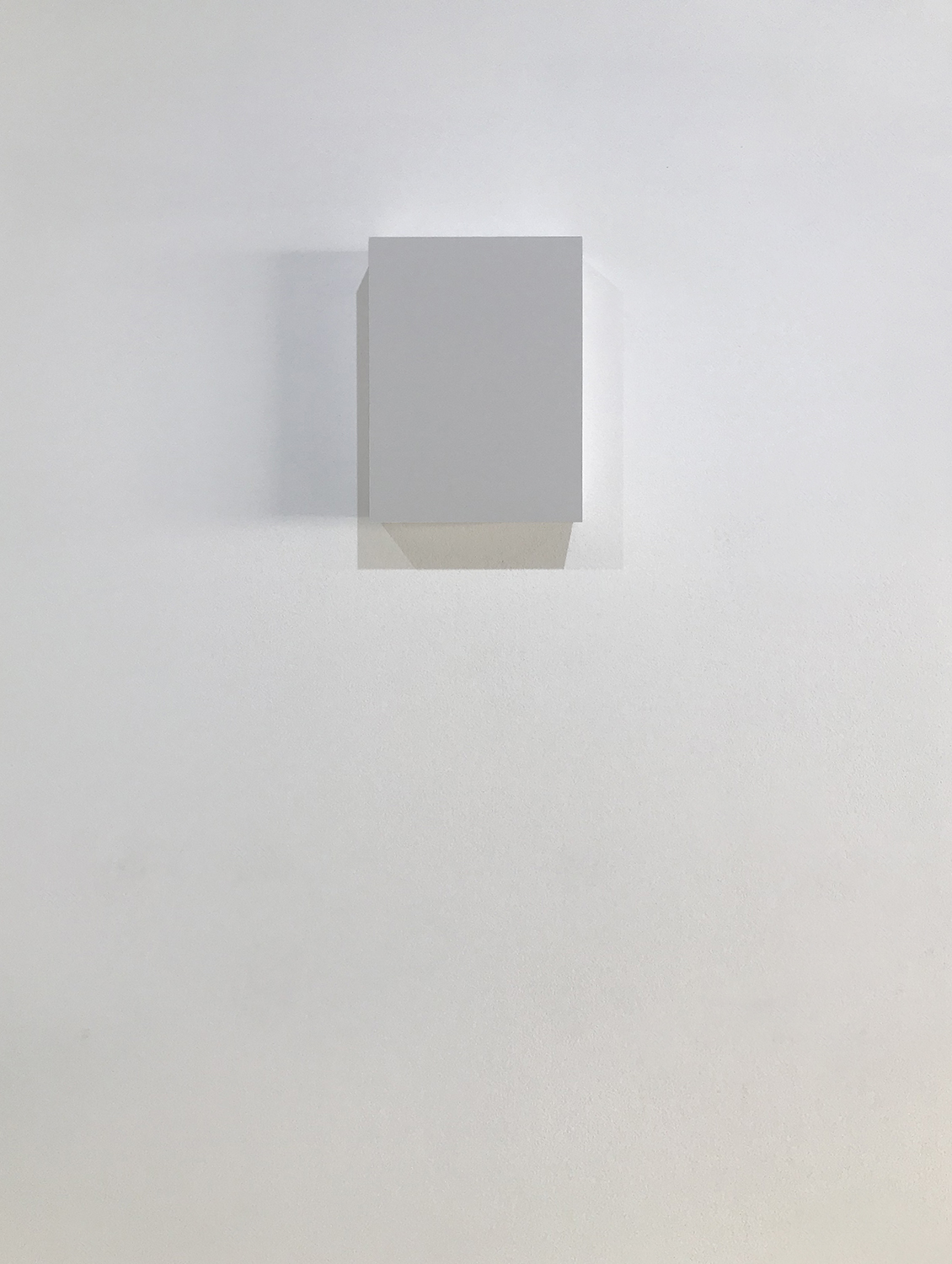 越野潤｜JUN KOSHINO<br>WORK16-5 (light gray), silkscreen paint on perspex, 150 x 100 x 50 mm, 2016