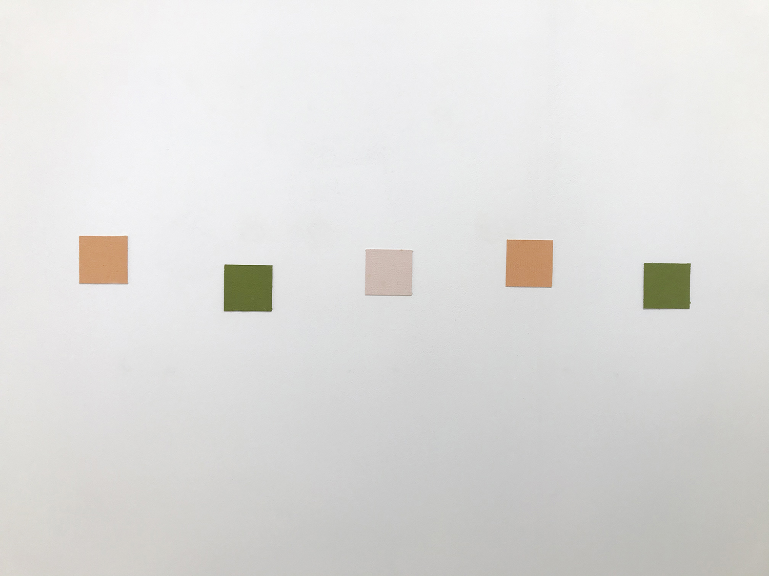 アンドレアス・カール・シュルツェ｜ANDREAS KARL SCHULZE<br>5 colored cotton square, 5 x 5 cm each, 1995