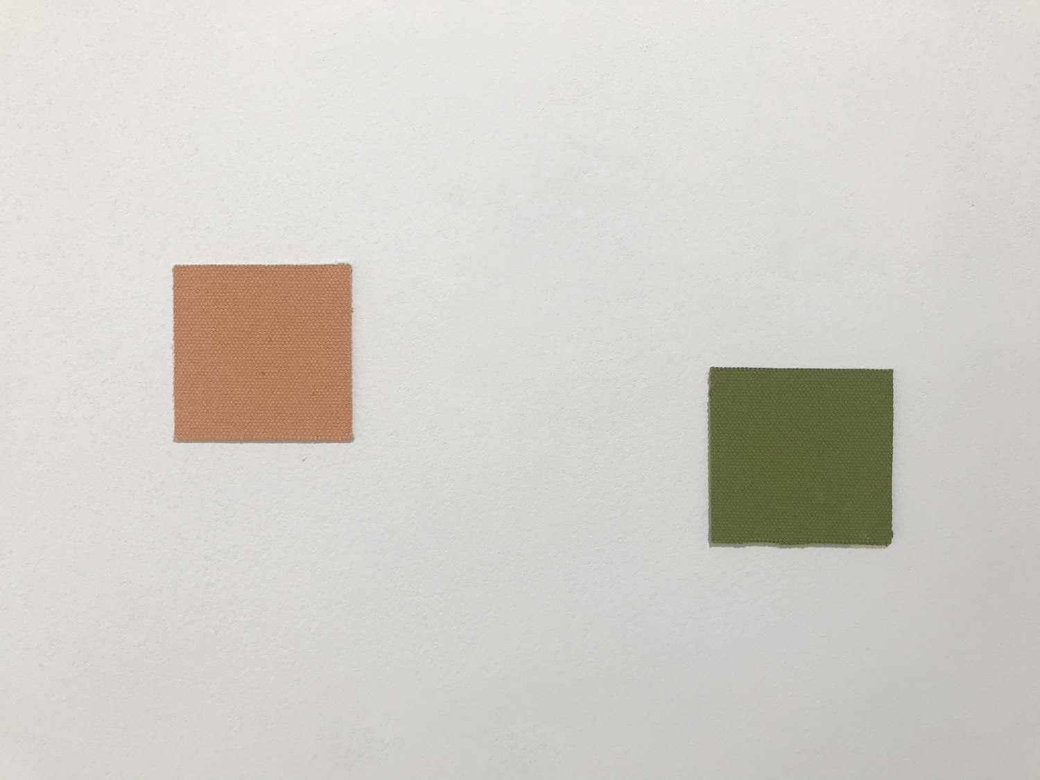 アンドレアス・カール・シュルツェ｜ANDREAS KARL SCHULZE<br>5 colored cotton square, 5 x 5 cm each, 1995 (detail)