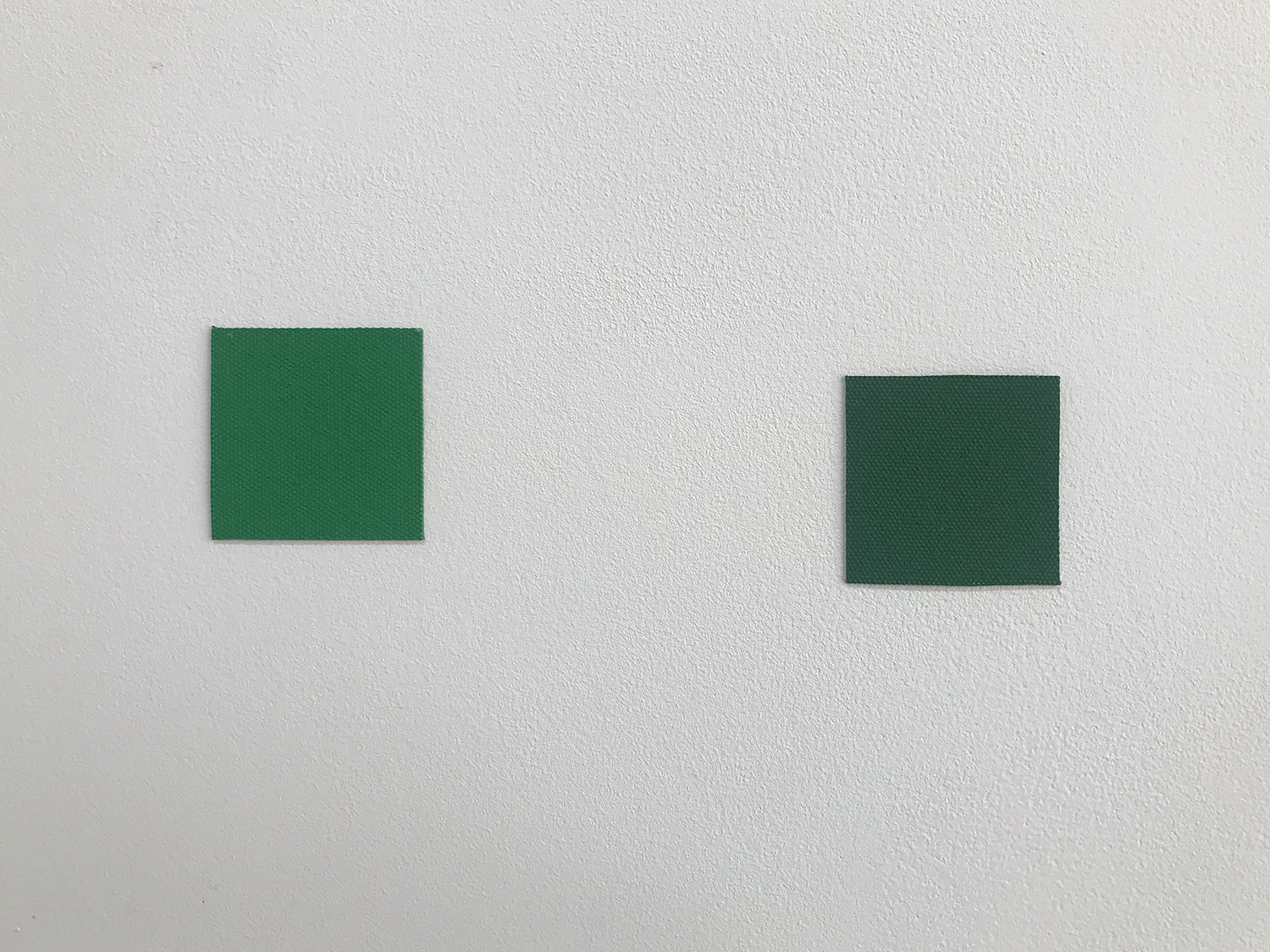 5 colored cotton square, 5 x 5 cm each, 1995 (detail)<br>¥250,000.-500,000.
