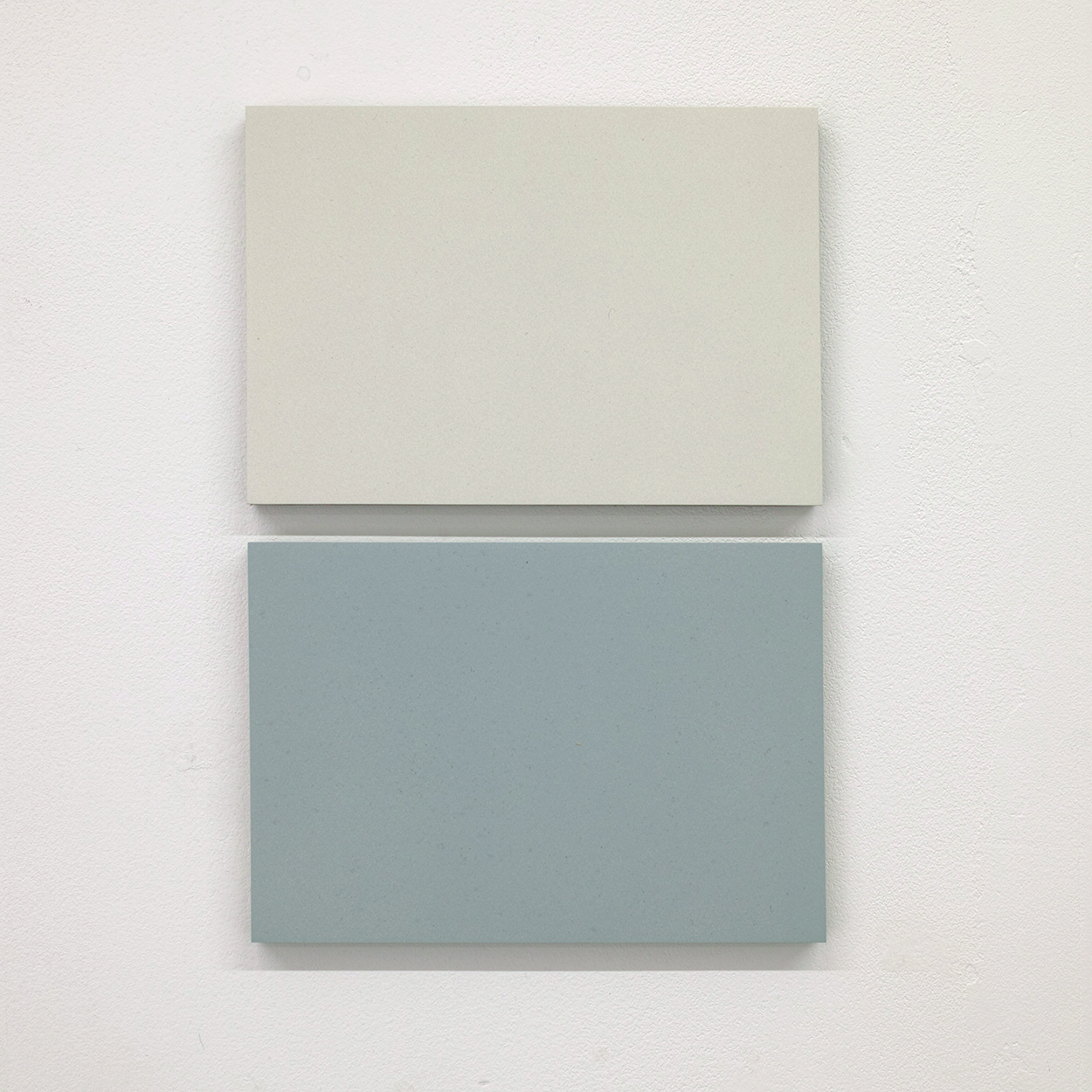 2colors, pigment and casein on linen mounted on aluminum, 15 × 10 × 1 cm (each), 2009 (set of 2)<br><br>