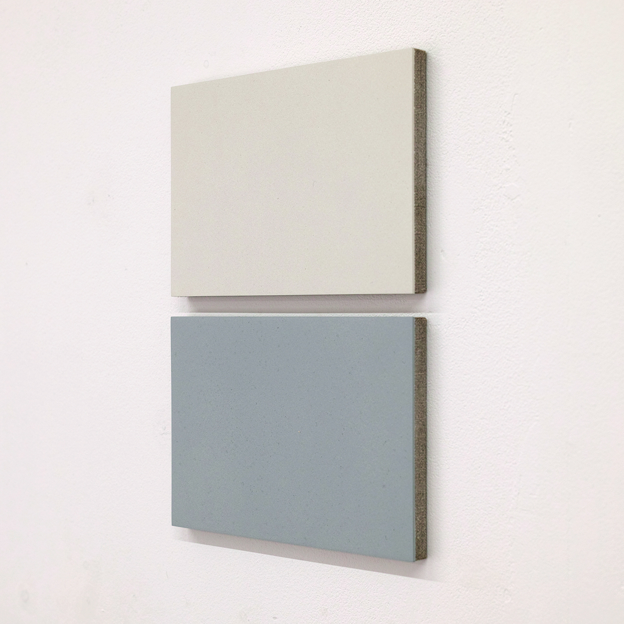 2colors, pigment and casein on linen mounted on aluminum, 15 × 10 × 1 cm (each), 2009 (set of 2)<br><br>