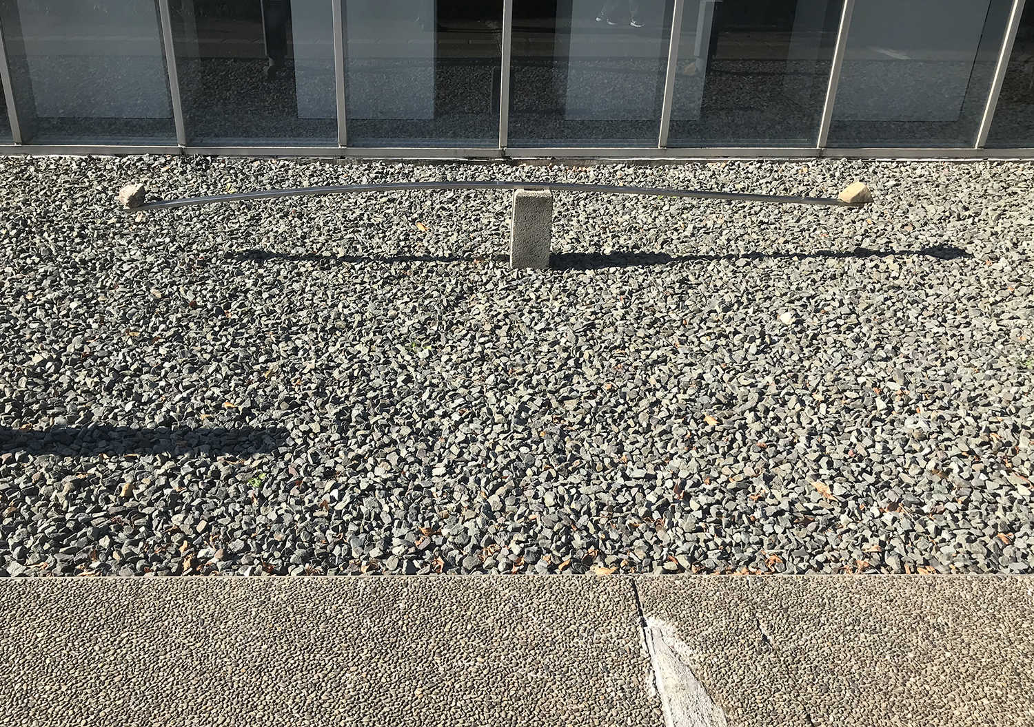 重力ー水平　3｜Gravity - Horizontal 3<br>aluminum, concrete and stone, 31 x 296.5 x 15.2 cm, 2020