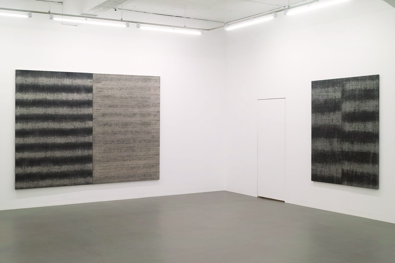 Drawing by drawing, Oil on canvas, 194 x 130 cm each (set of 2), 1979 (left)<br>Drawing by drawing, Oil on canvas, 194 x 130 cm, 1982 (right)