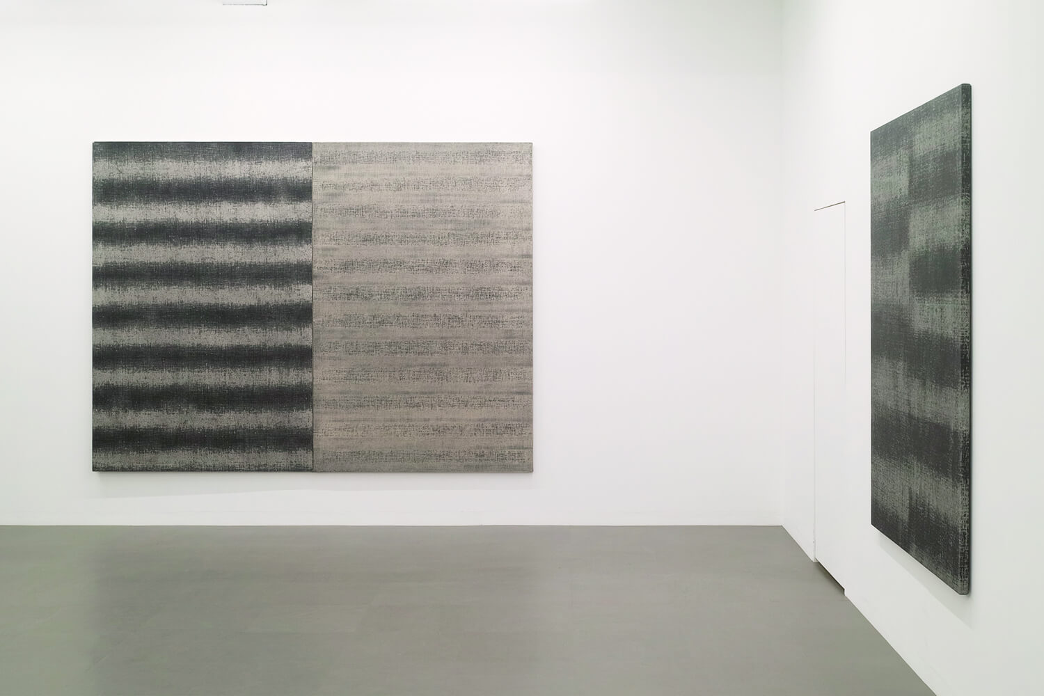 Drawing by drawing, Oil on canvas, 194 x 130 cm each (set of 2), 1979 (left)<br>Drawing by drawing, Oil on canvas, 194 x 130 cm, 1982 (right)