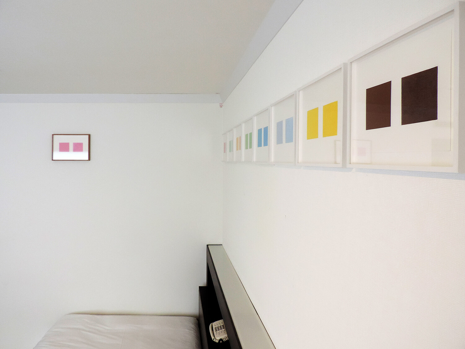 Zwei Farbchen（二つの四角い色）<br>color paper and color pencil on paper<br>17 x 23.8 cm each<br>2009-15