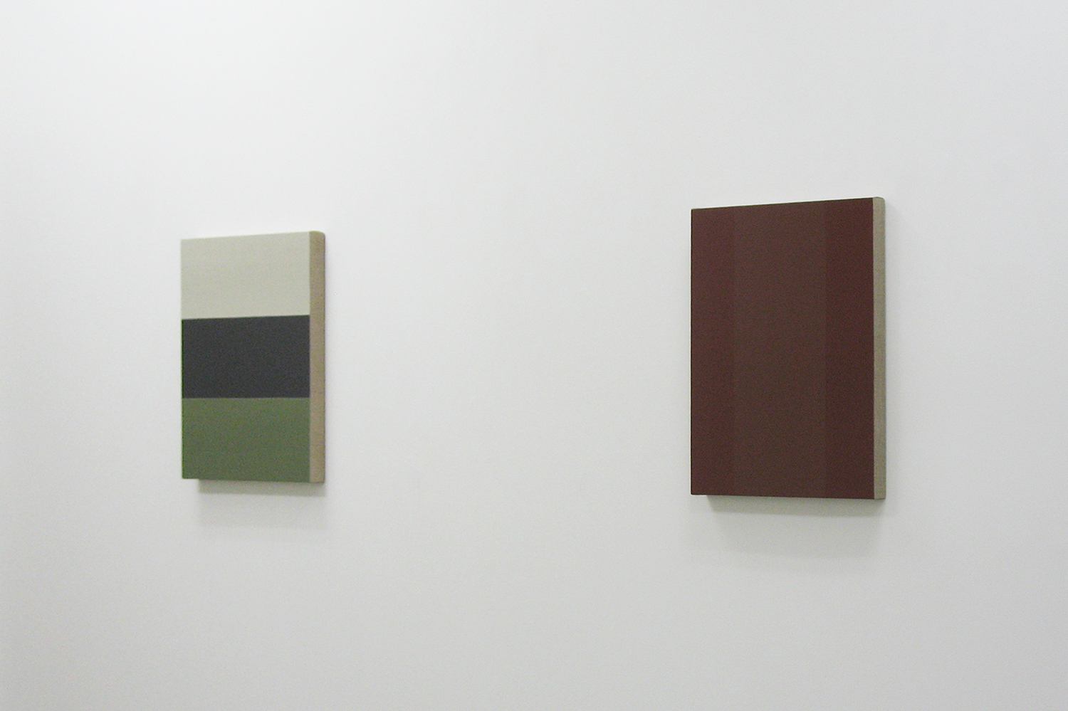 TS0818(left) |Gesso on linen on panel｜45 x 45 cm｜2008<br>TS0902(right) ｜Gesso on linen on panel｜45 x 45 cm｜2009