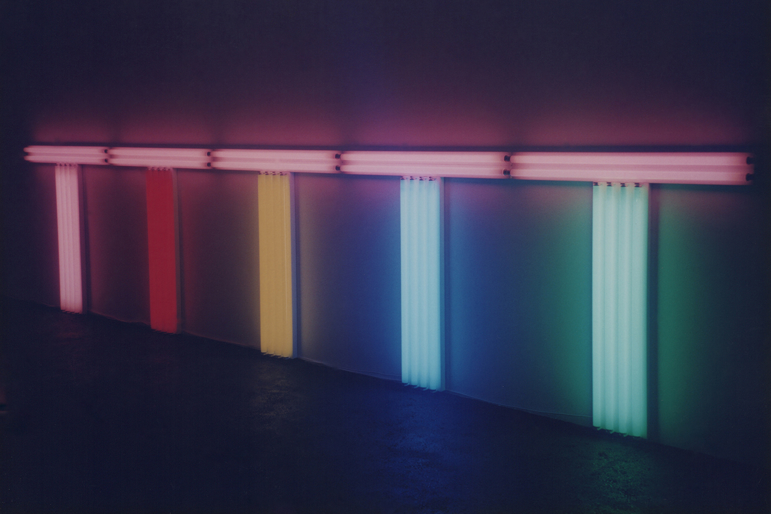Untitled (To Don Judd, colorist)｜fluorescent lights｜137 x 122 x 10 cm each set of 5｜1987