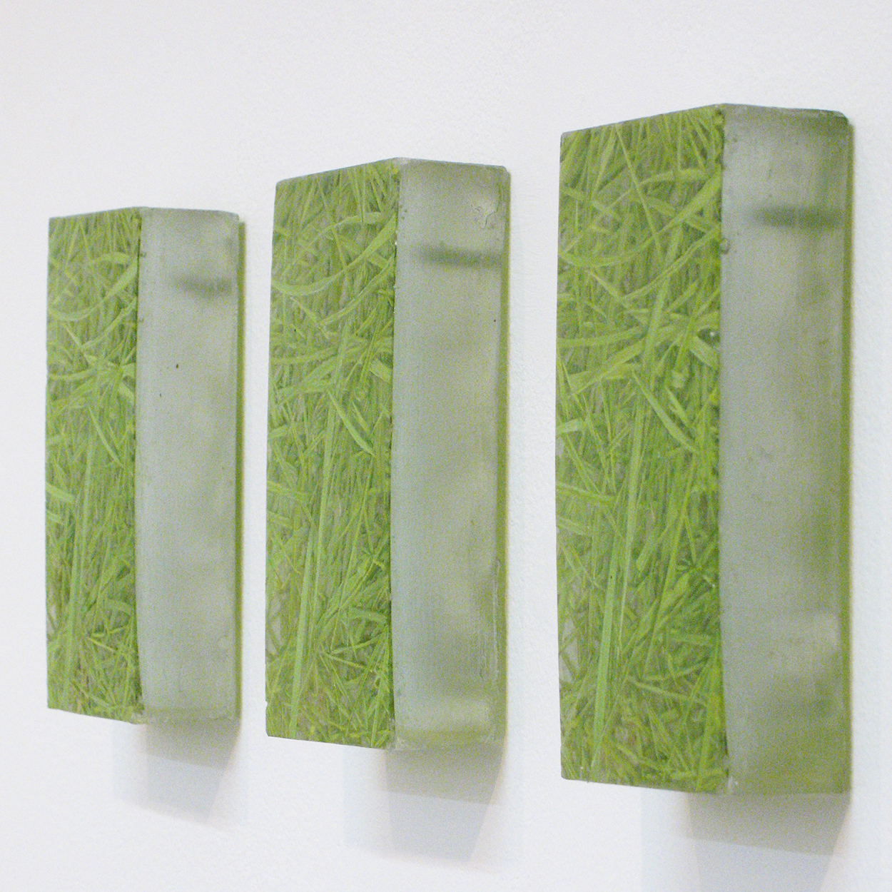 Photo painting-bush 叢｜oil on polyester resin panel and mixed media｜14.5 x 8 x 3 cm｜2008 each