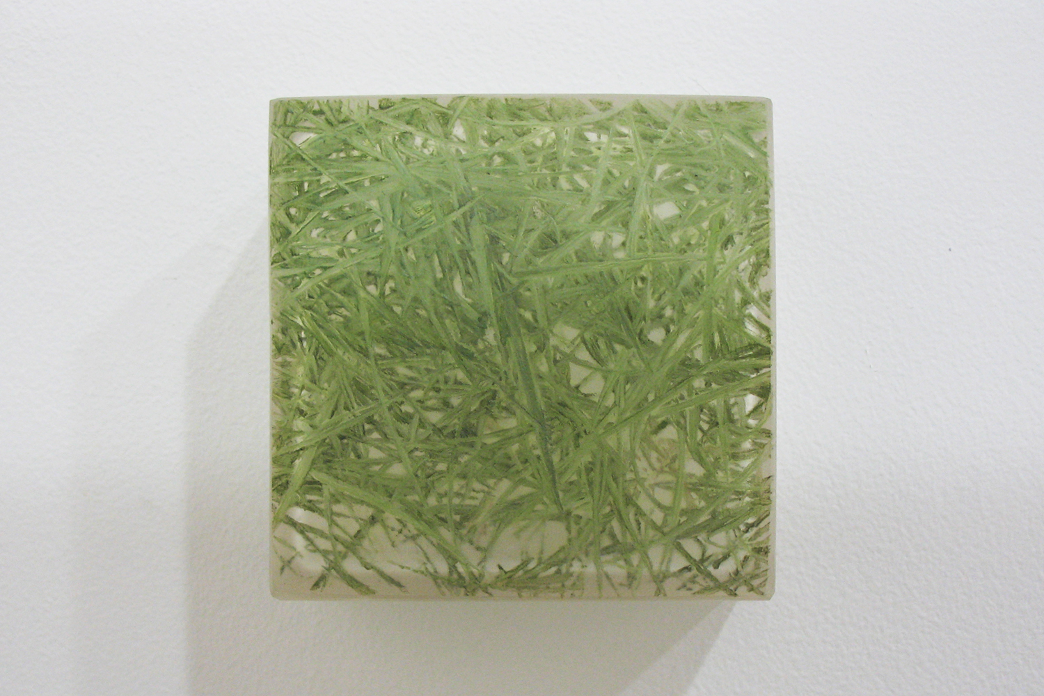 Photo-painting 草上のかおり｜Scent on the grass ｜7.5 x 7.5 x 3 cm｜Oil on FRP, mixed media｜ 2009<br>¥50,000 - 200,000