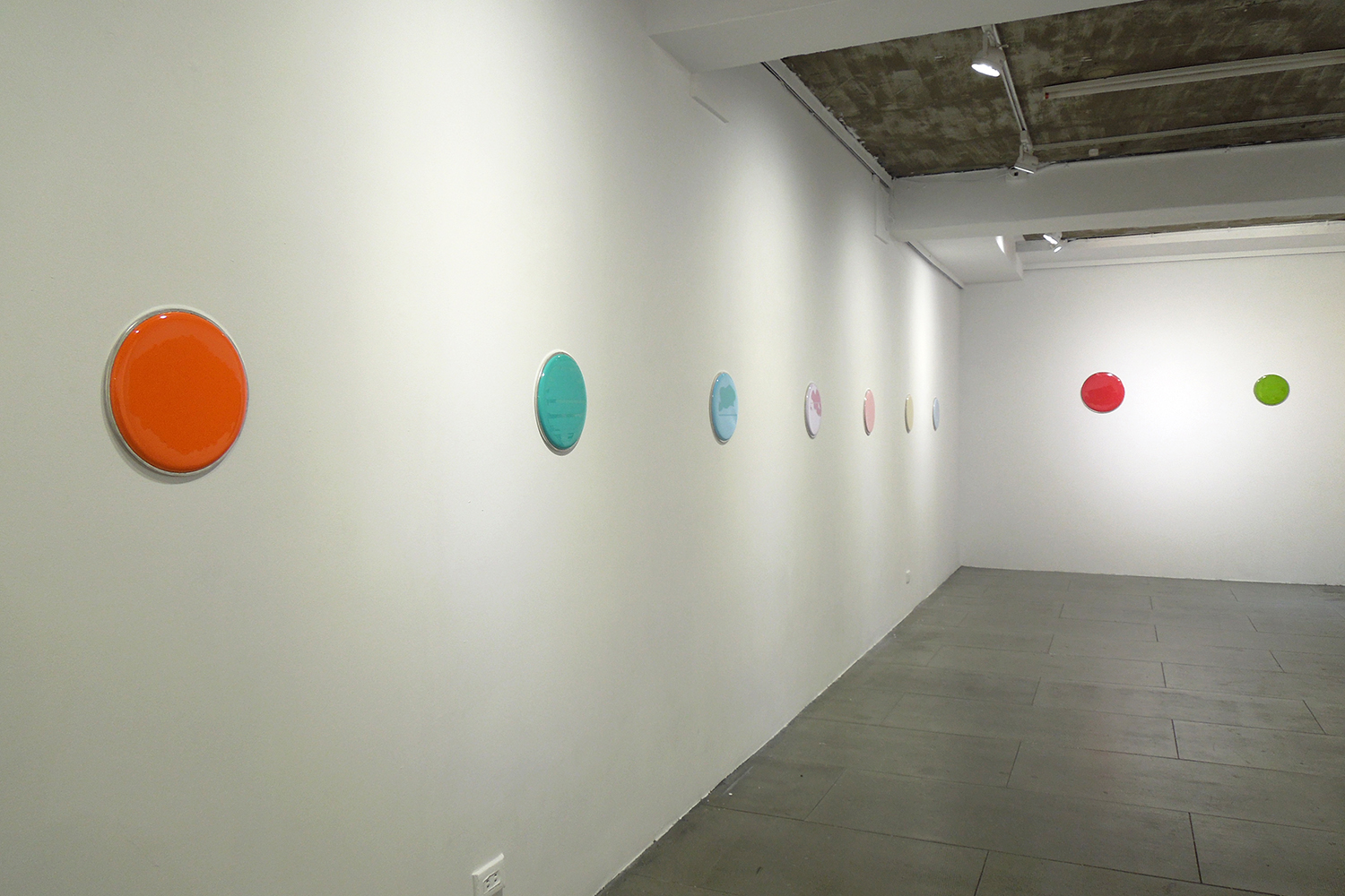 Installation View: Acrylic on resin series<br>267 mm diameter｜2018 each