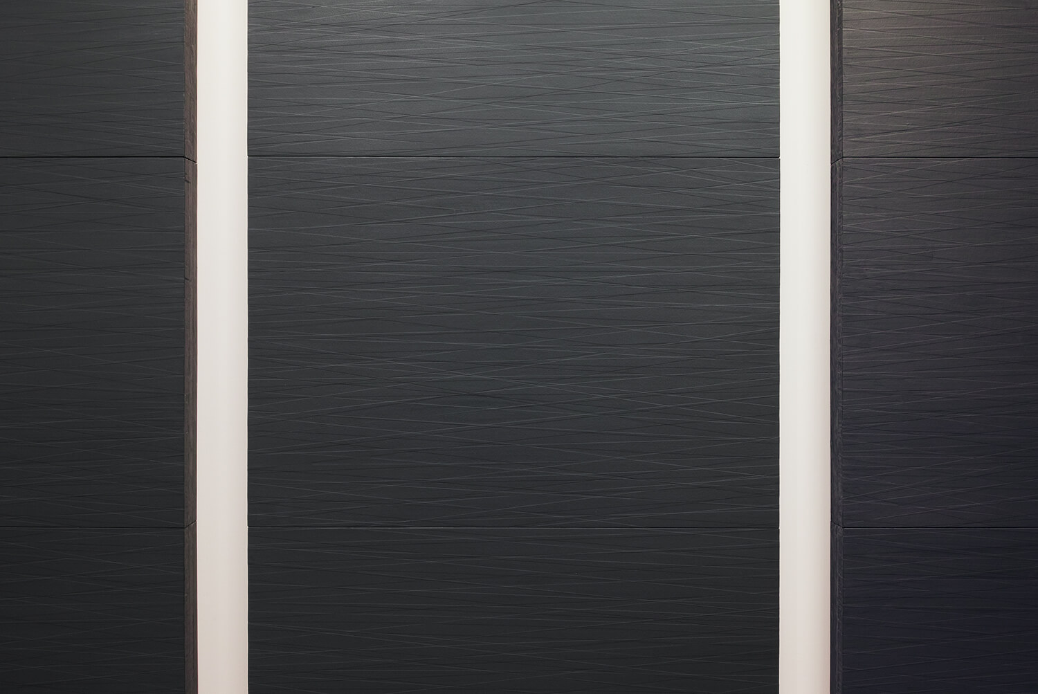<b>桑山 忠明 Tadaaki Kuwayama</b><br>untitled (metallic dark blue, metallic dark gray)<br>oil, beewax, paper tape on honeycomb board<br>243.2 x 116.8 x 11.9 cm, each (set of 6)　 1990