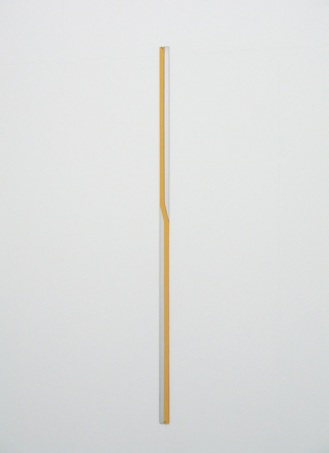 堀尾昭子 Akiko Horio<br>アクリルミラー<br>アクリルミラー, アクリル　73.5 x 2 cm<br>2013