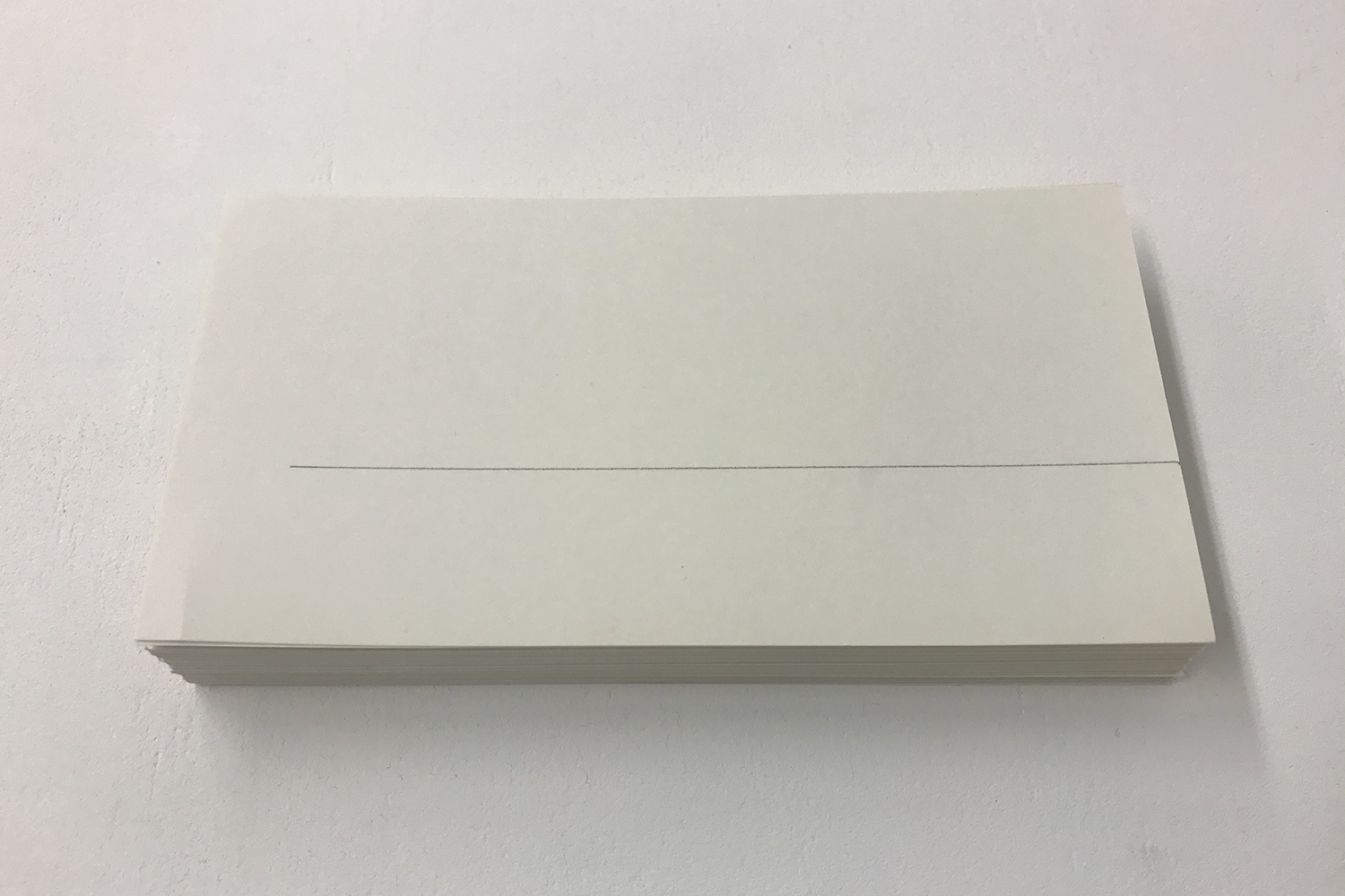 Accumulate paper（紙堆積）｜Pencil, Kent paper｜8 x 16 x 2 cm｜2012<br>¥50,000 - 200,000
