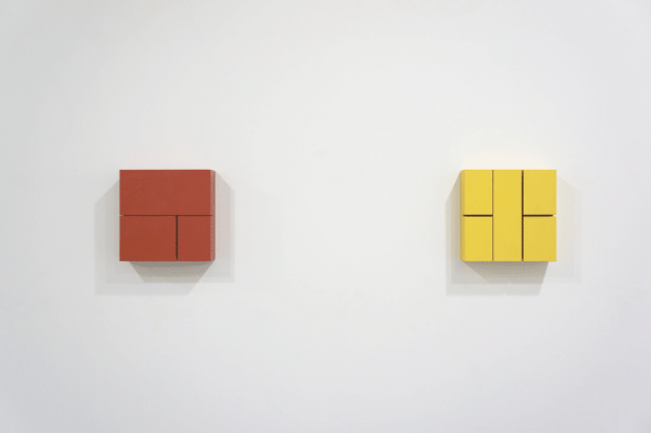 鈴木たかし｜Takashi Suzuki<br>
Acrylic on MDF 15.7 x 15.7 x 5 cm 1999 (left)<br>Acrylic on MDF 15.7 x 15.7 x 5 cm 1999 (right)