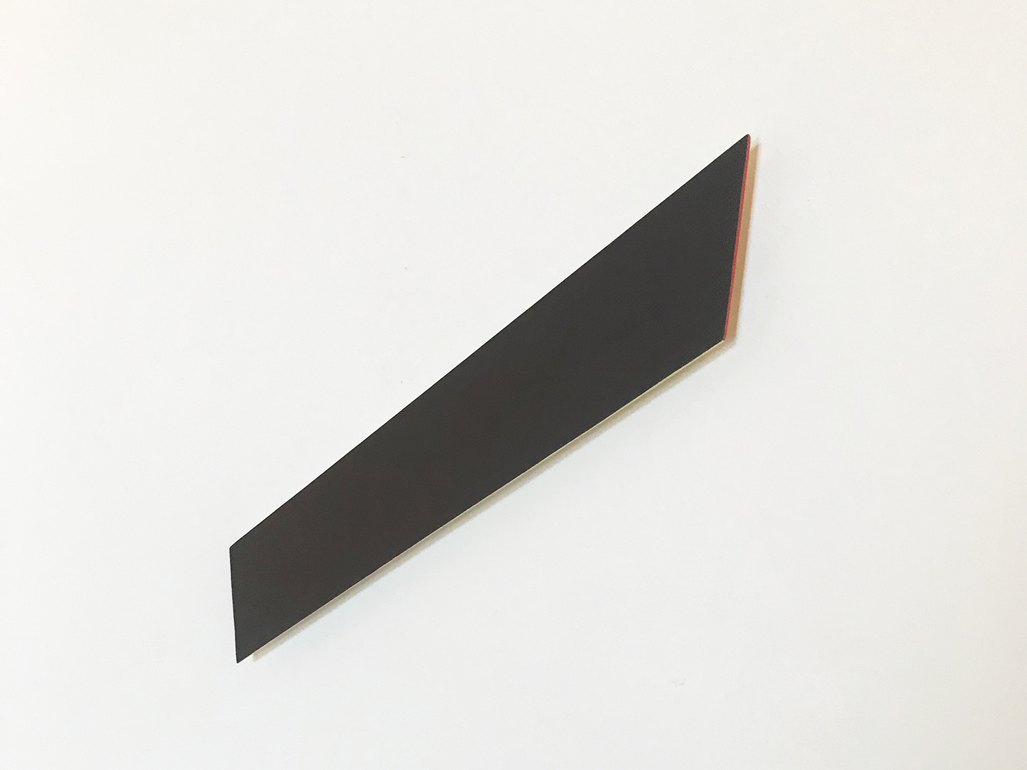 Untitled　 Water-based paint on wood, acrylic plate, 123 x 260 × 33 mm, 2021