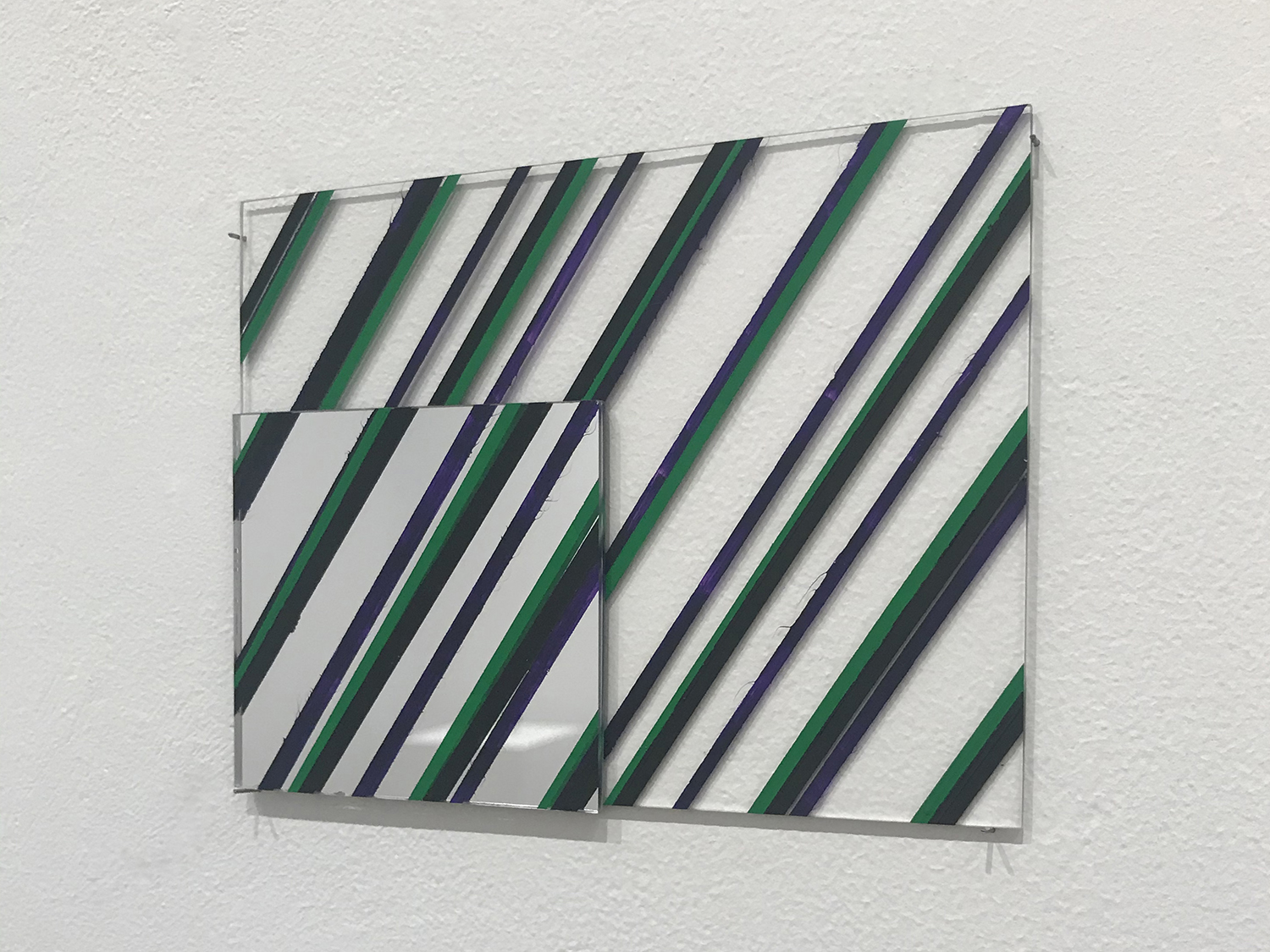 　　　Untitled, Acrylic paint on acrylic plate, acrylic mirror, 119 x 150 x 4 mm, 2020