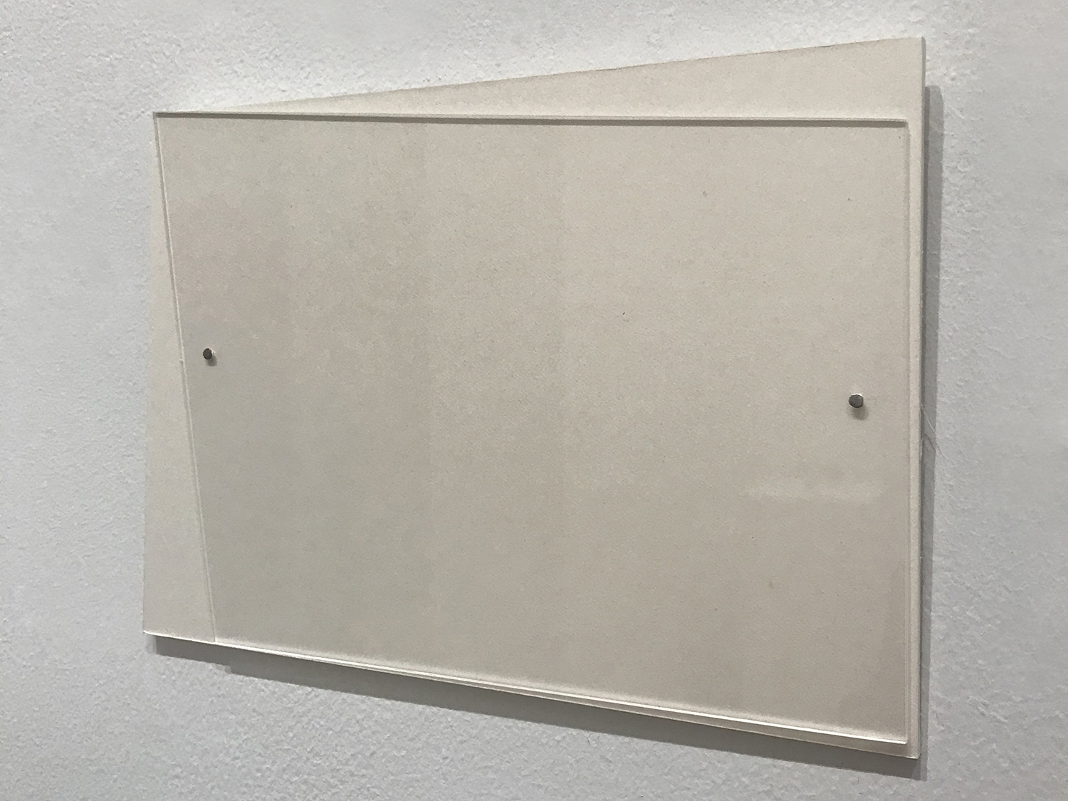 　　　Untitled, Cardboard, acrylic plate, nail, 125 x 170 x ７ mm, 2020