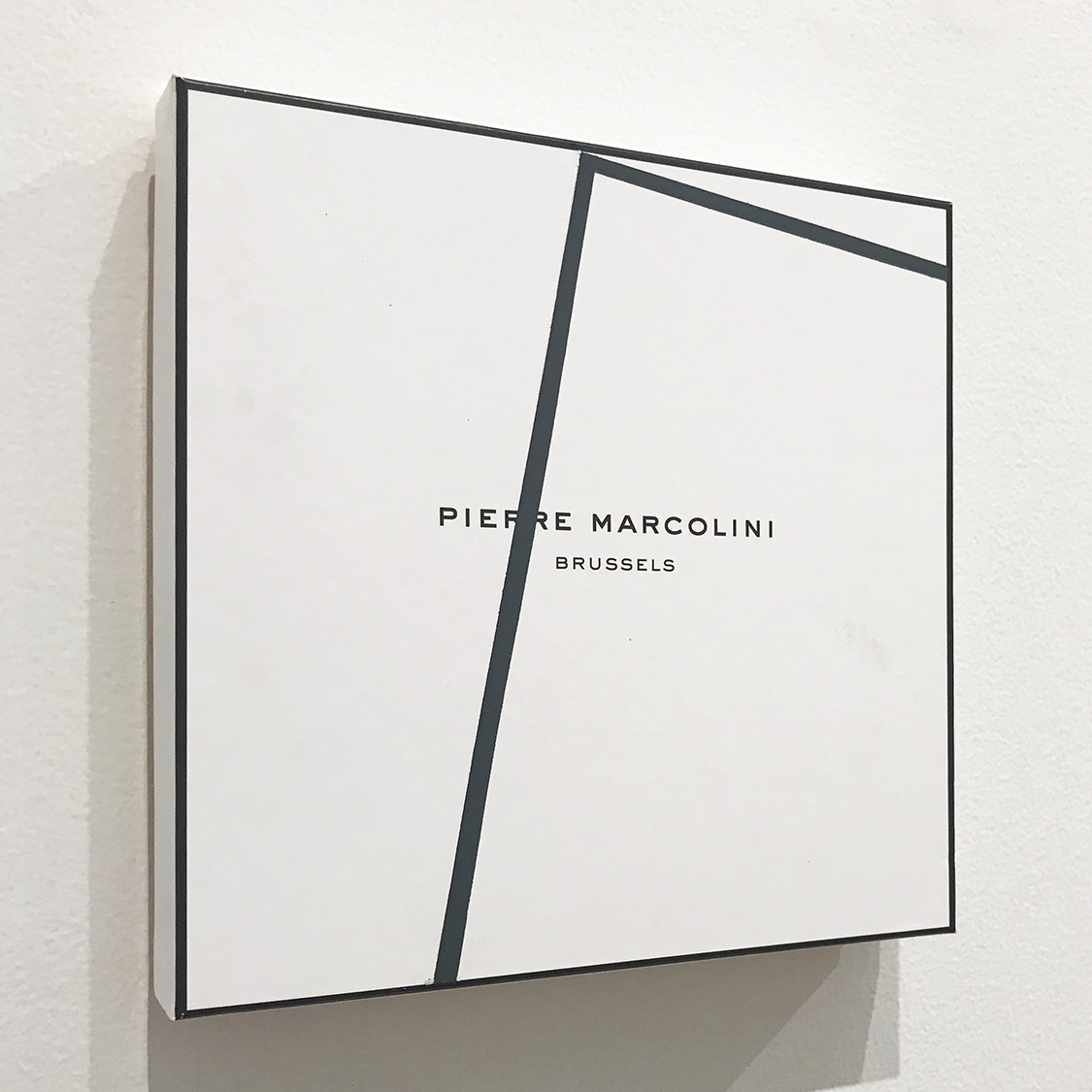 　　　Untitled, Paper box, acrylic, 195 × 195 x 30 mm, 2020