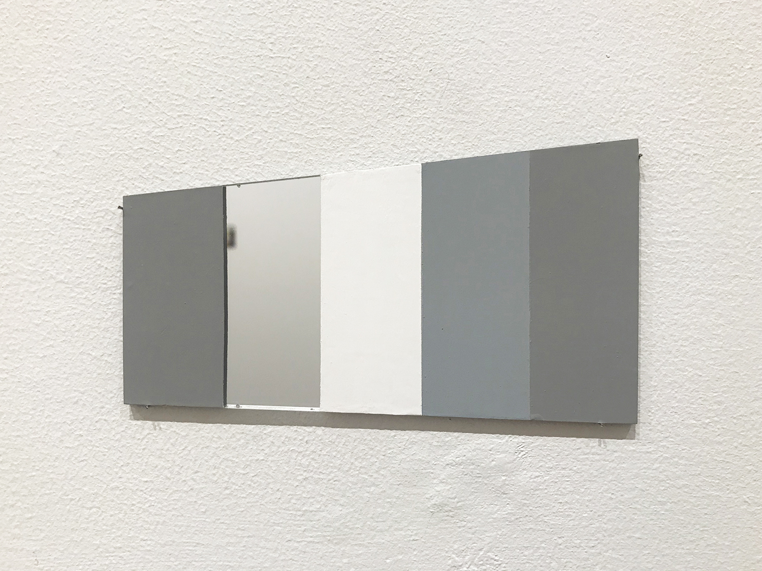 　　　Untitled, Acrylic on acrylic mirror, 74 x 129 x ３ mm, 2020