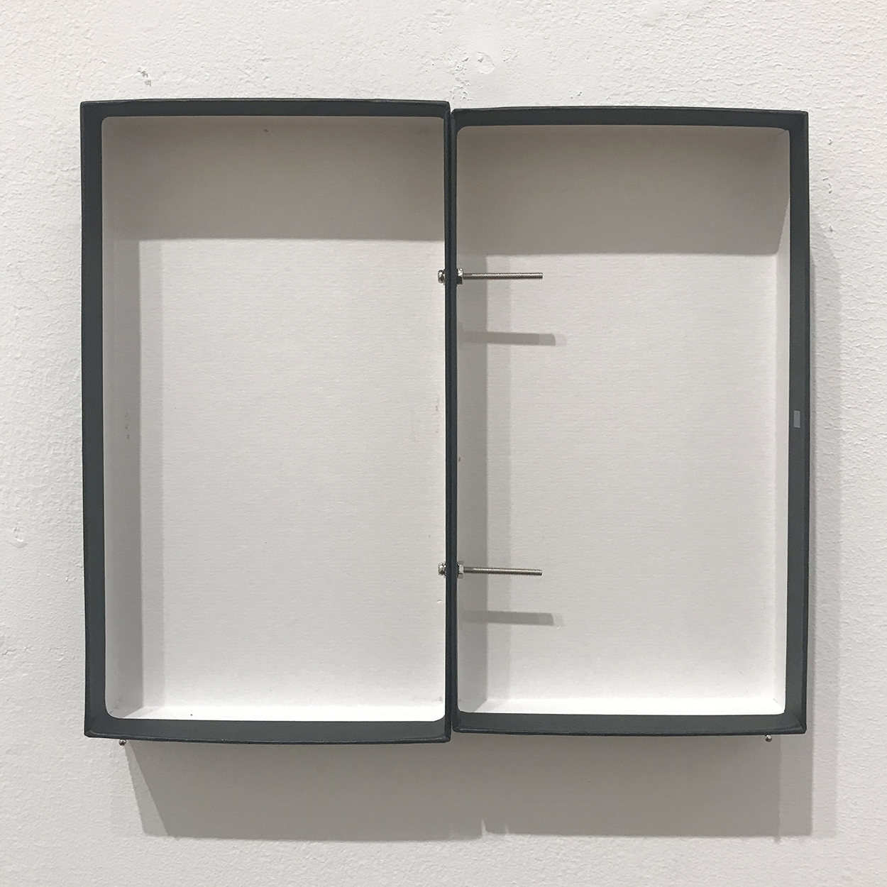 　　　Untitled, Paper box, screw nail, 150 x 171 ×21 mm, 2020